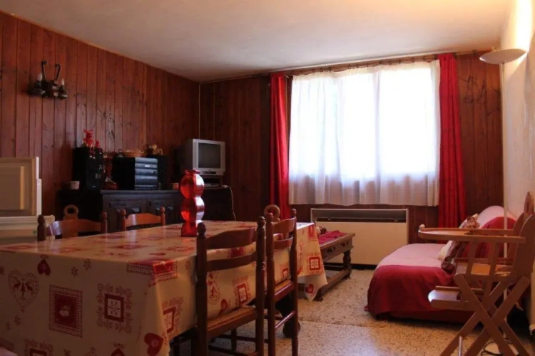 2 Bedrooms Chalet