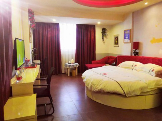 Huating Theme Hotel