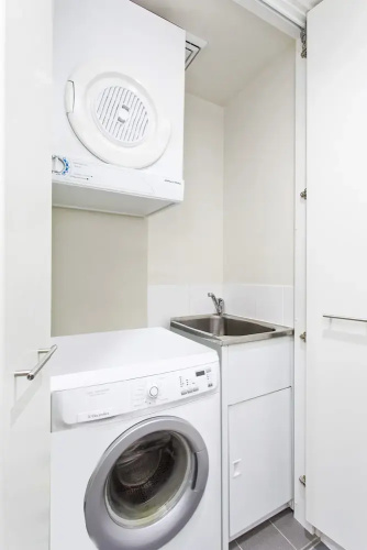 Madecomfy Spacious Canberra Living With Courtyard