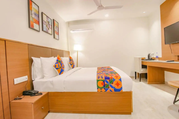 Saltstayz Select – Unitech Cyber Park