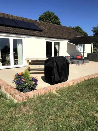 2 Bedrooms Cottage