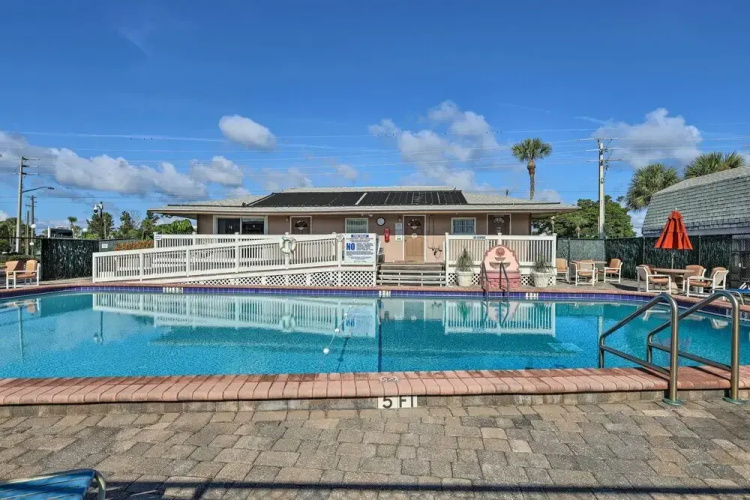 Cute Cocoa Beach Condo w/ Pool & Beach Access!