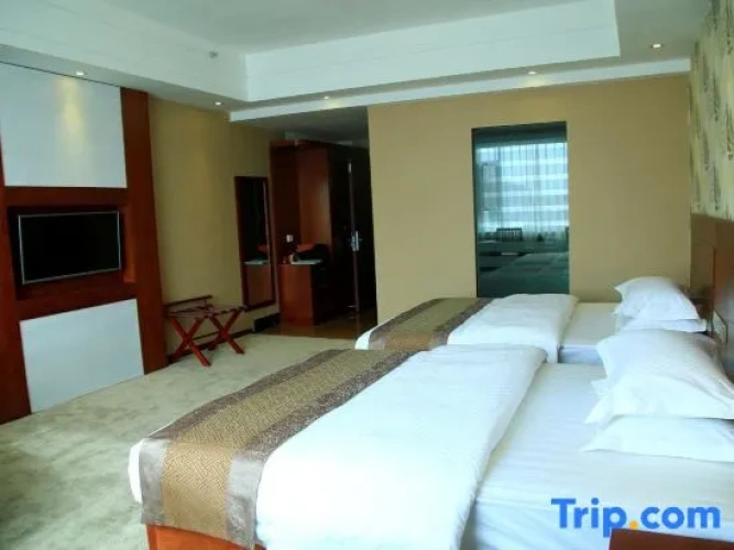 Standard Quadruple room with lake view