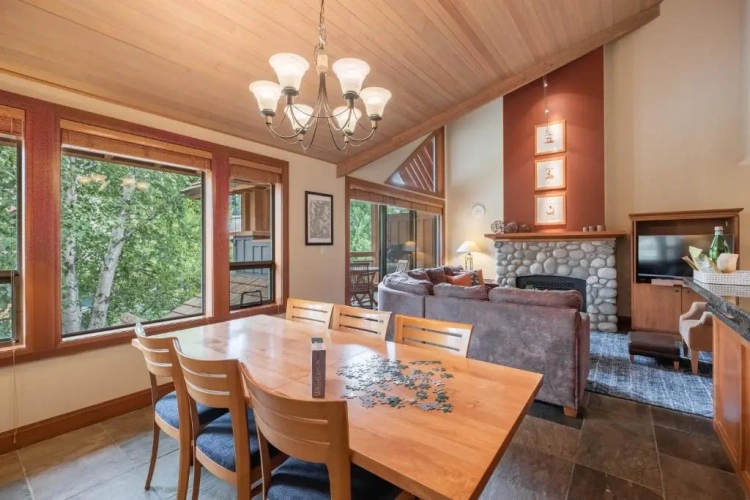 4 Bedrooms Cottage