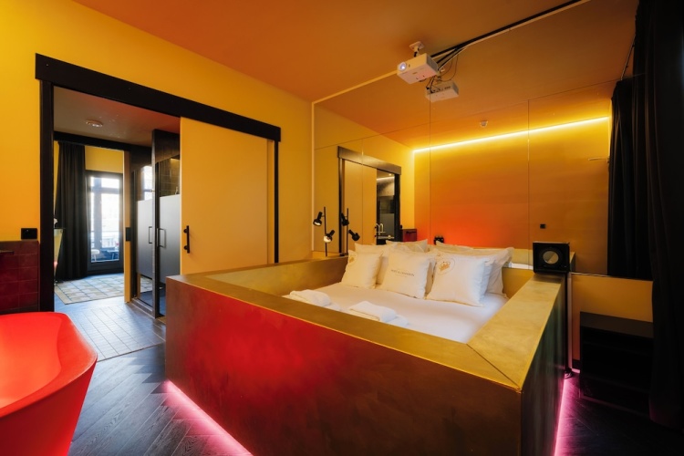 Deluxe Suite