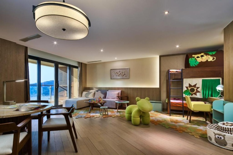 Deluxe Family Suite with ocean view