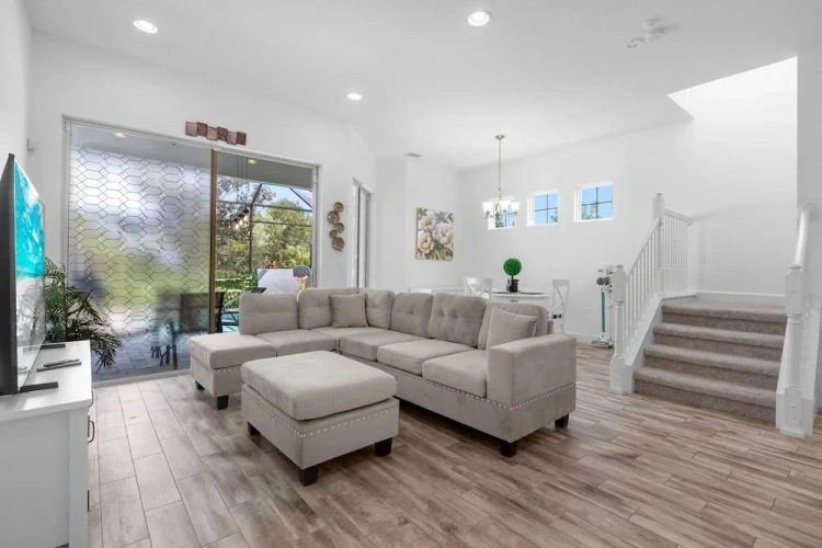 5 Bedrooms Cottage