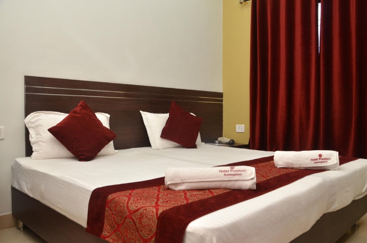 Superior Triple room with city view