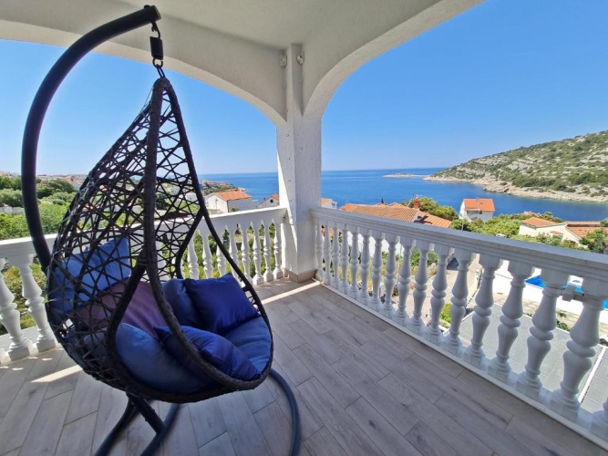 Apartment with sea view
