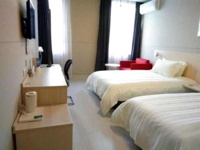 Standard Double room with street view