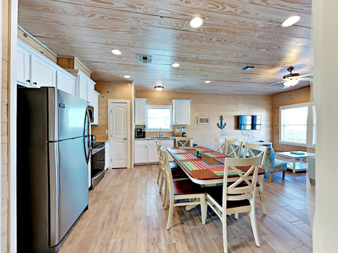 The Lemony Anemone - Three Bedroom Townhome