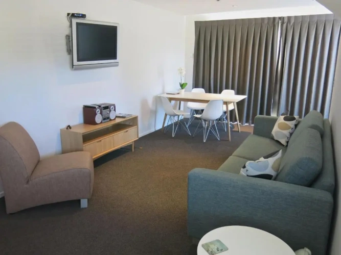 3 Bedrooms Apartment