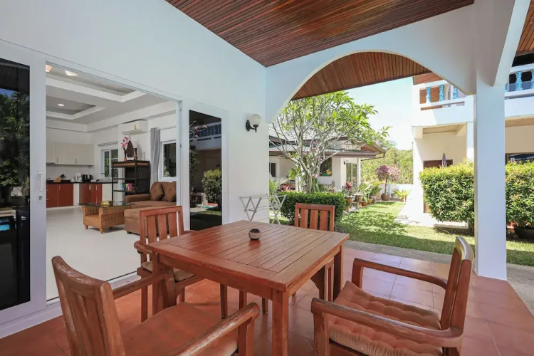 1BR Apt Poolside Near Yanui Beach V201