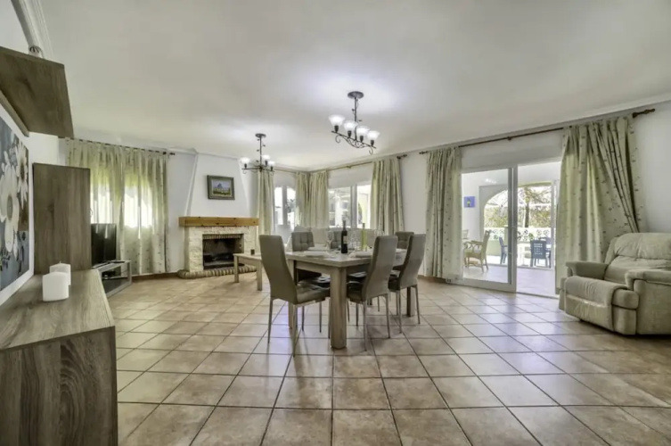 Villa - 3 Bedrooms with Pool - 104962