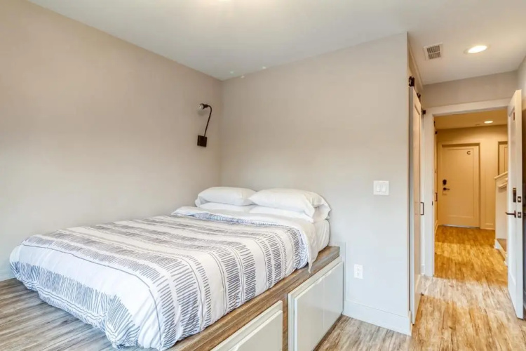 New Private Suite in Tech-enabled townhome