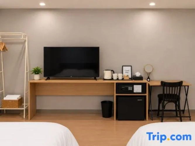 Quadruple Suite