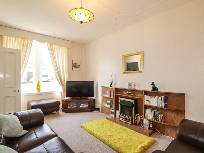 Holly Hoose