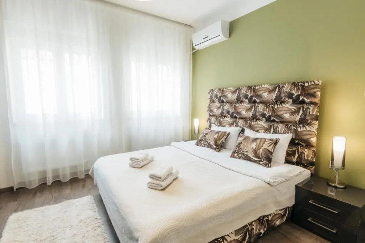 Silver Apartment