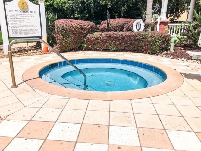 6 Bedrooms Villa