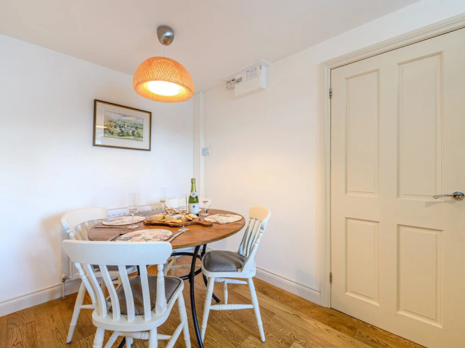 2 Orchard Leigh