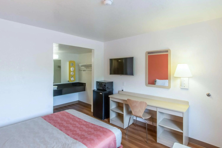 Motel 6 Redding, CA - North