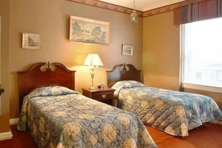 Hopkins Inn