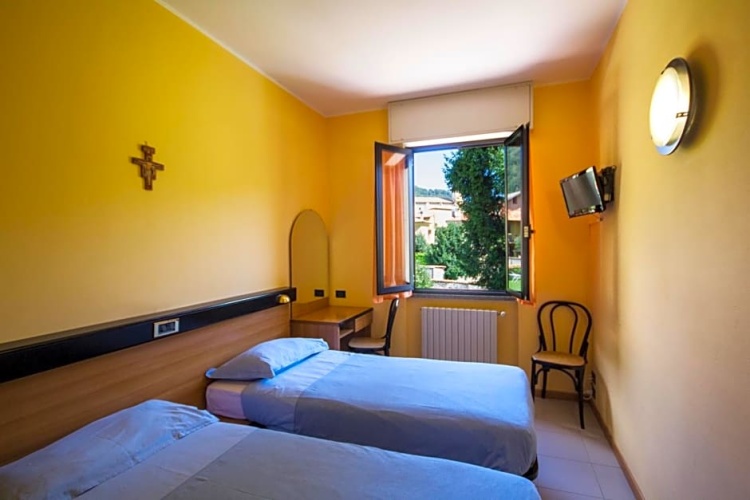 Standard Twin room with view