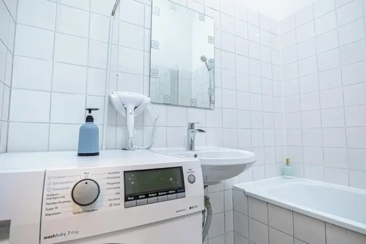 Budget 1BR Near Belvedere Palace
