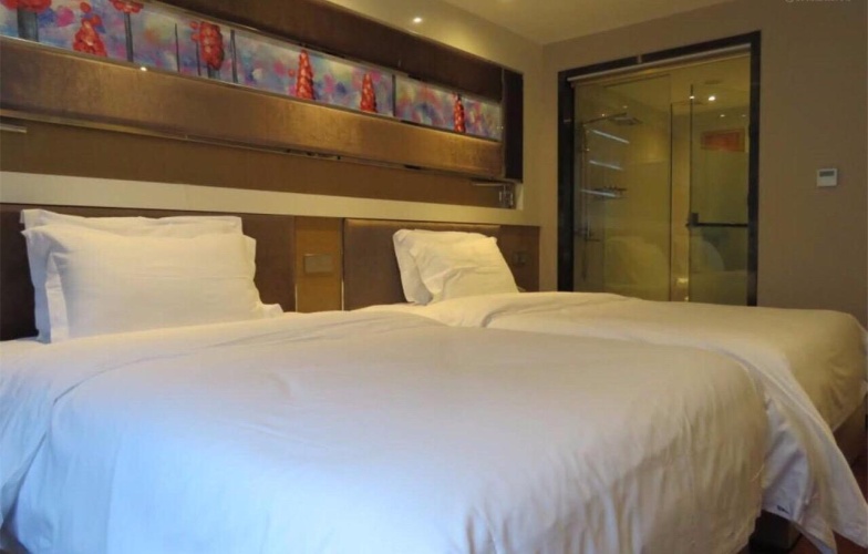 Standard Double room with city view