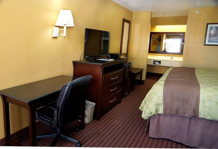 Executive Inn Opp