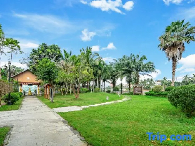 Xinglong Ramada Hot Spring Resort Wanning