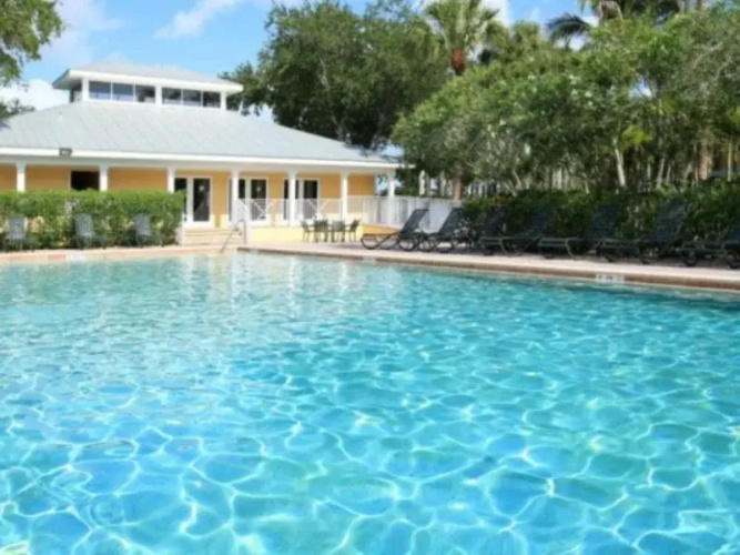 Laguna Bay Apartments