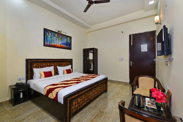 Hotel Metro Stays-Couple Friendly
