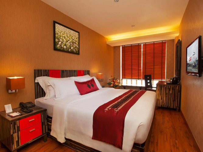 Lion Hotel & Plaza