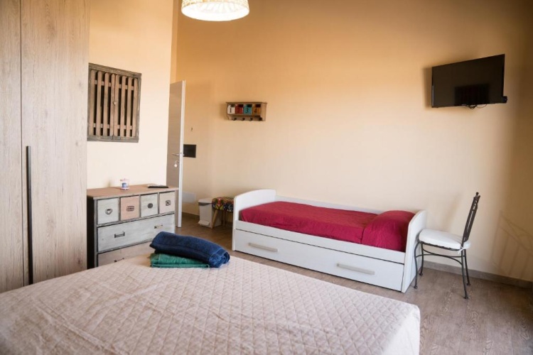 Standard Triple room
