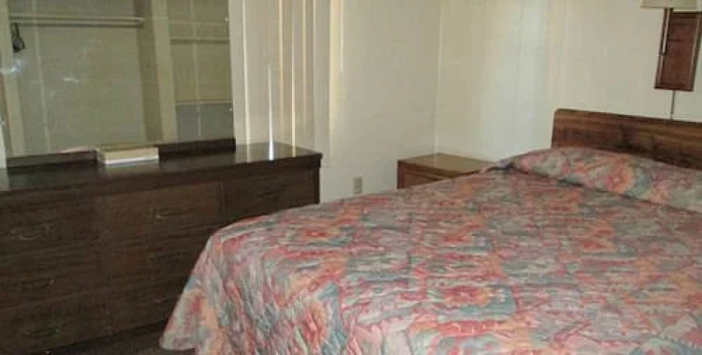 Topaz Inn & Suites