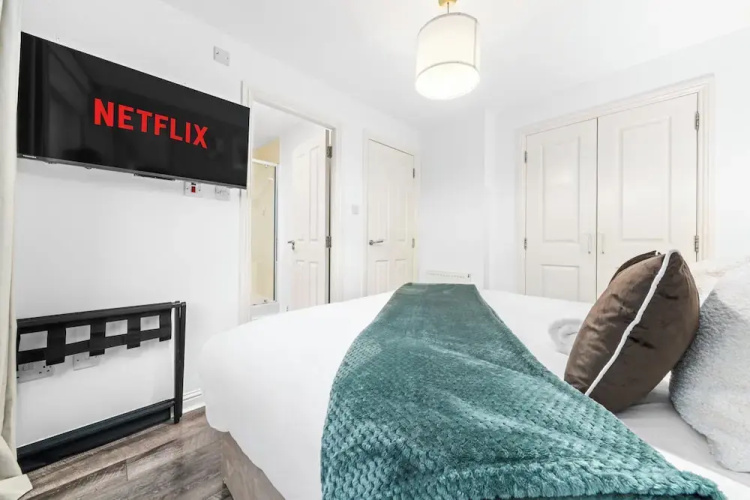 Urban Elegance 5-Bed Glasgow Home