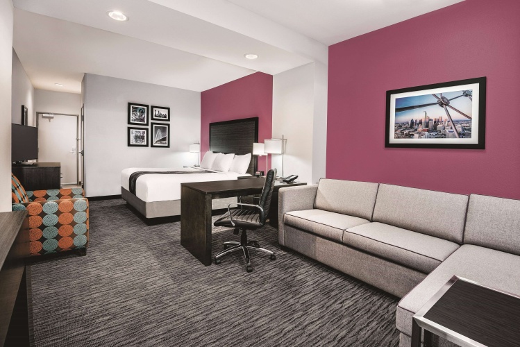 La Quinta Inn & Suites Dallas Grand Prairie North photo 6