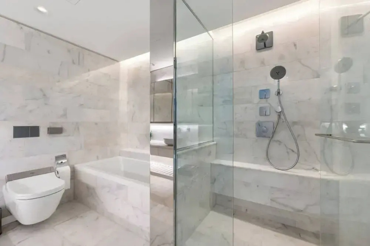 Chic Urban Stylish Condo in Downtown V