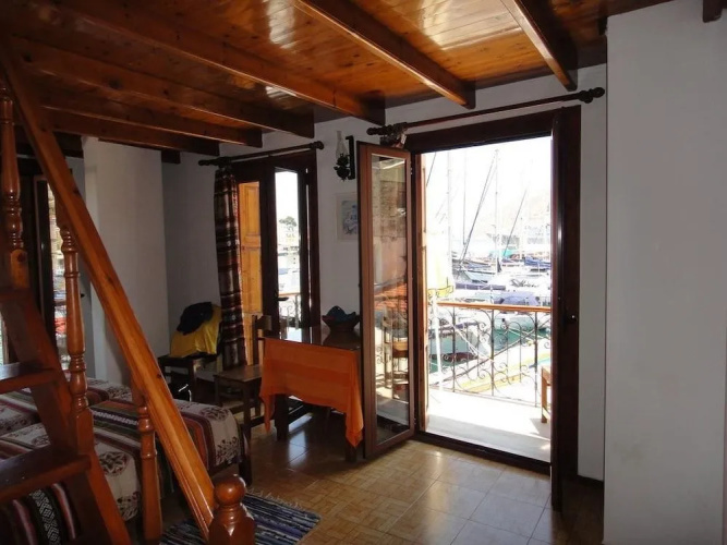 Captain's Suites