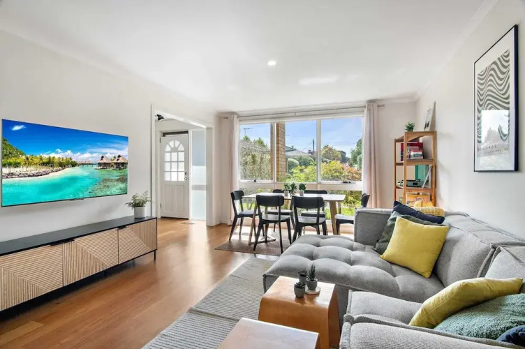 Family Friendly 3-bed With Courtyard & Parking