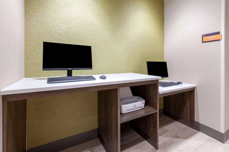 La Quinta Inn & Suites by Wyndham Middletown-Goshen