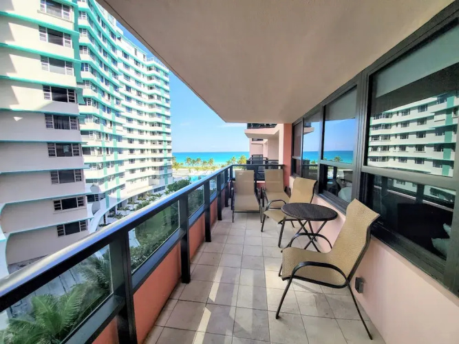 Alexander 718 3 Bedroom Apts by RedAwning