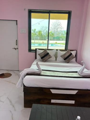 Redwings Resort