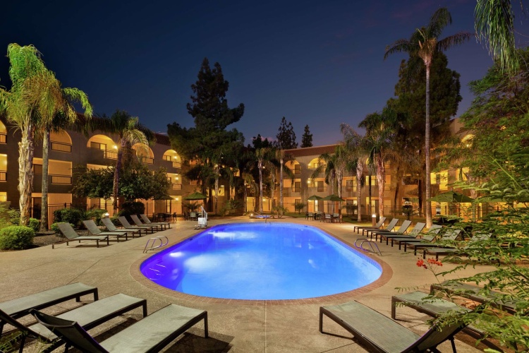 Embassy Suites by Hilton Phoenix Tempe photo 18