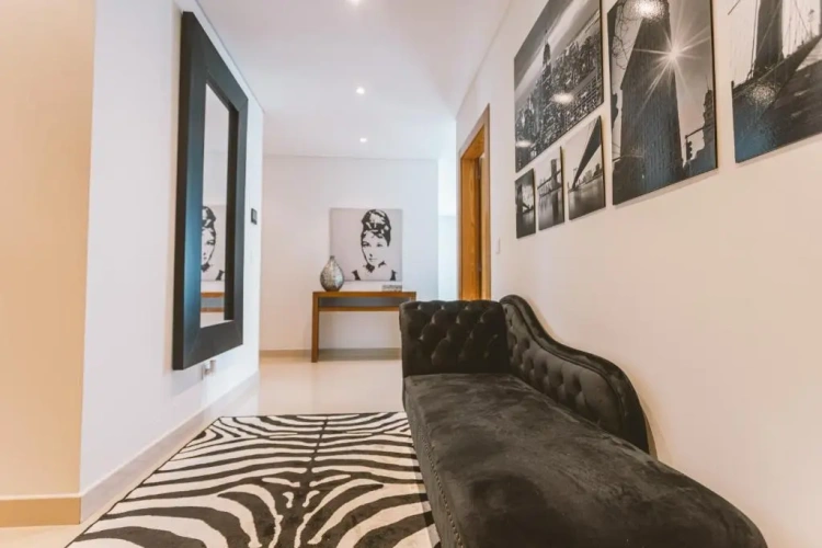 3 Bedrooms Apartment