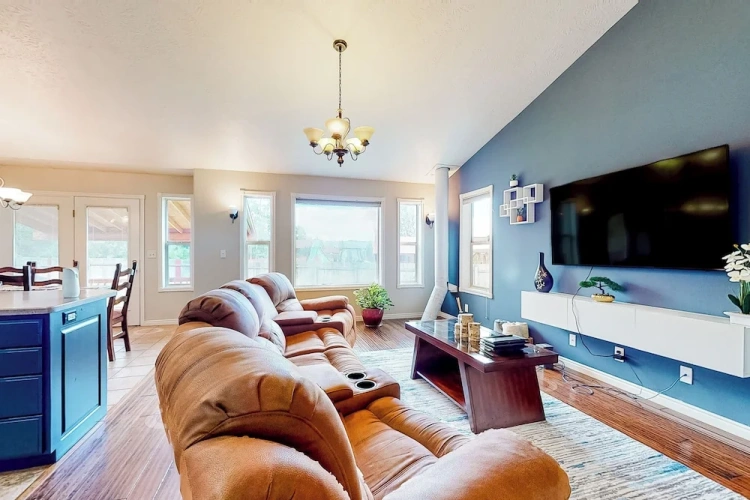 4 Bedrooms Cottage