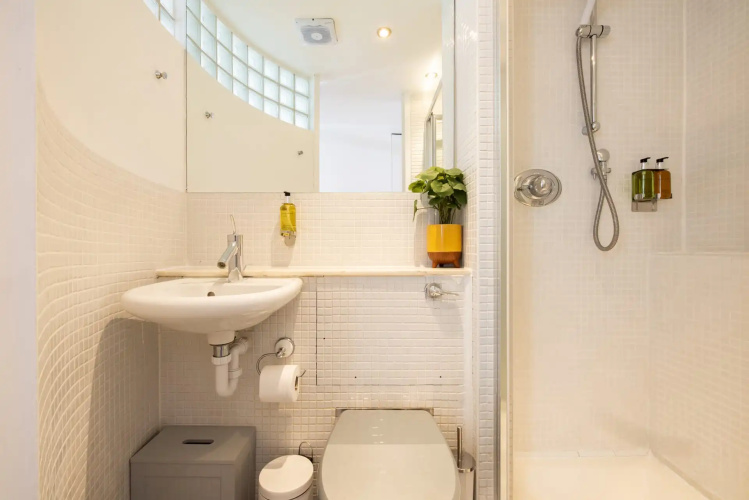 Central Soho Warehouse Loft with Concierge