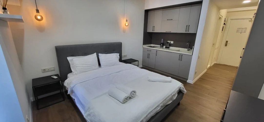 Deluxe Studio