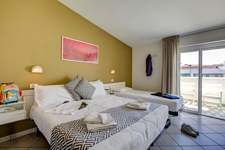 Standard Triple room